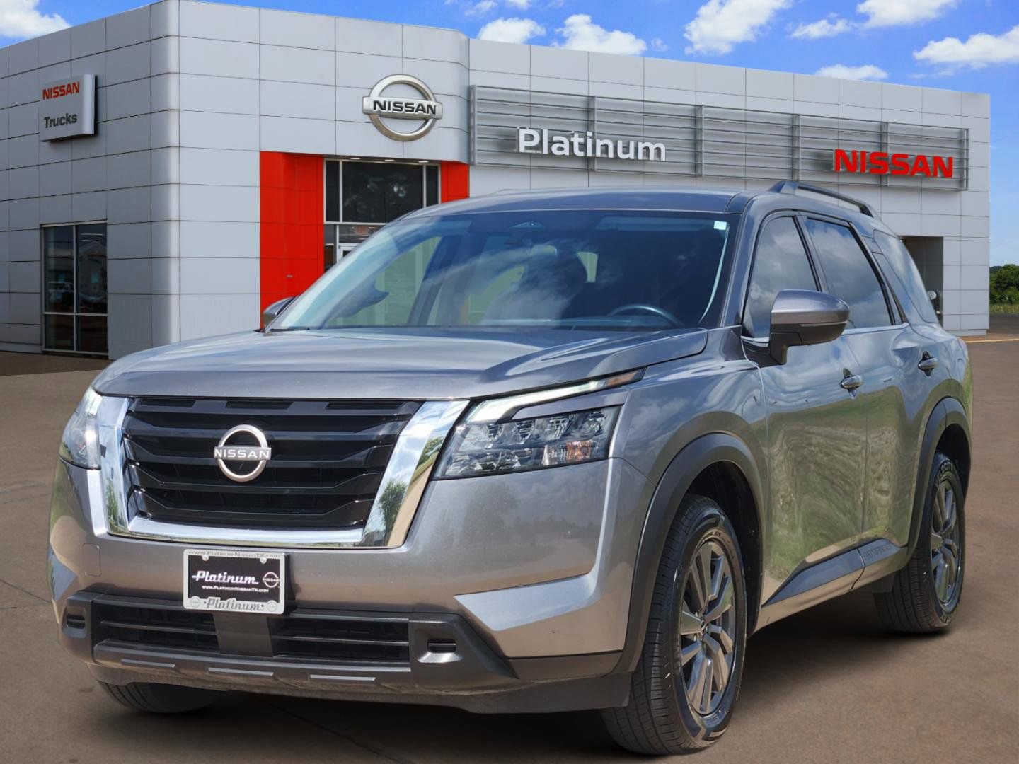 Used 2023 Nissan Pathfinder SV FWD image 2