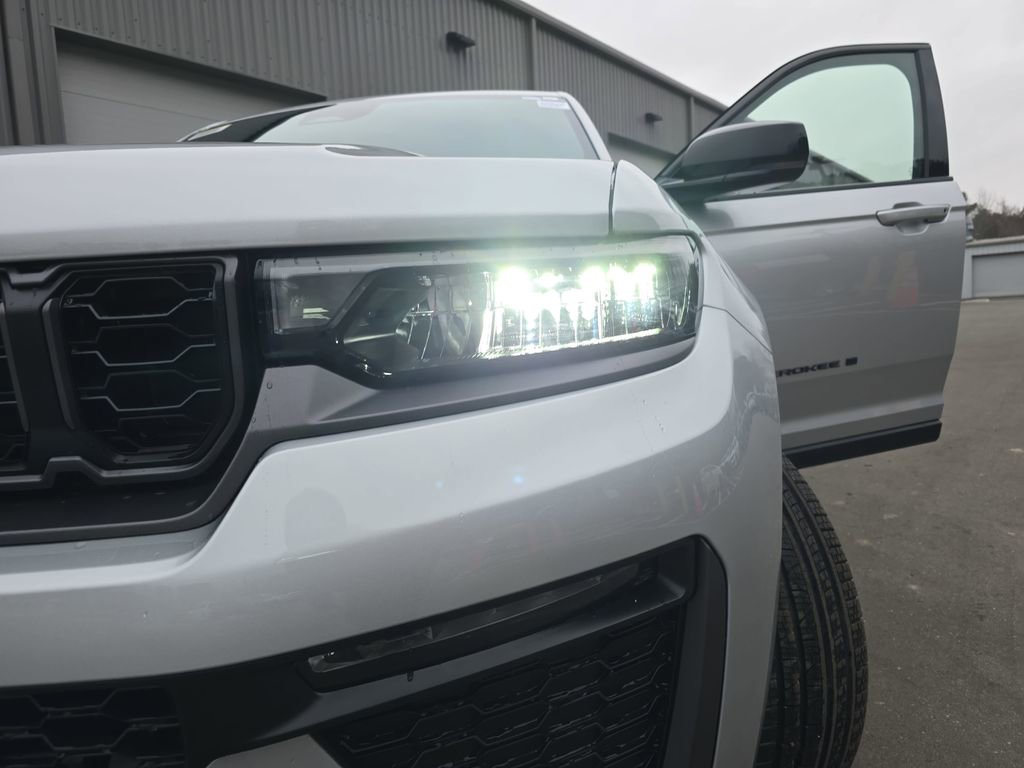 New 2026 Jeep Grand Cherokee Limited image 30