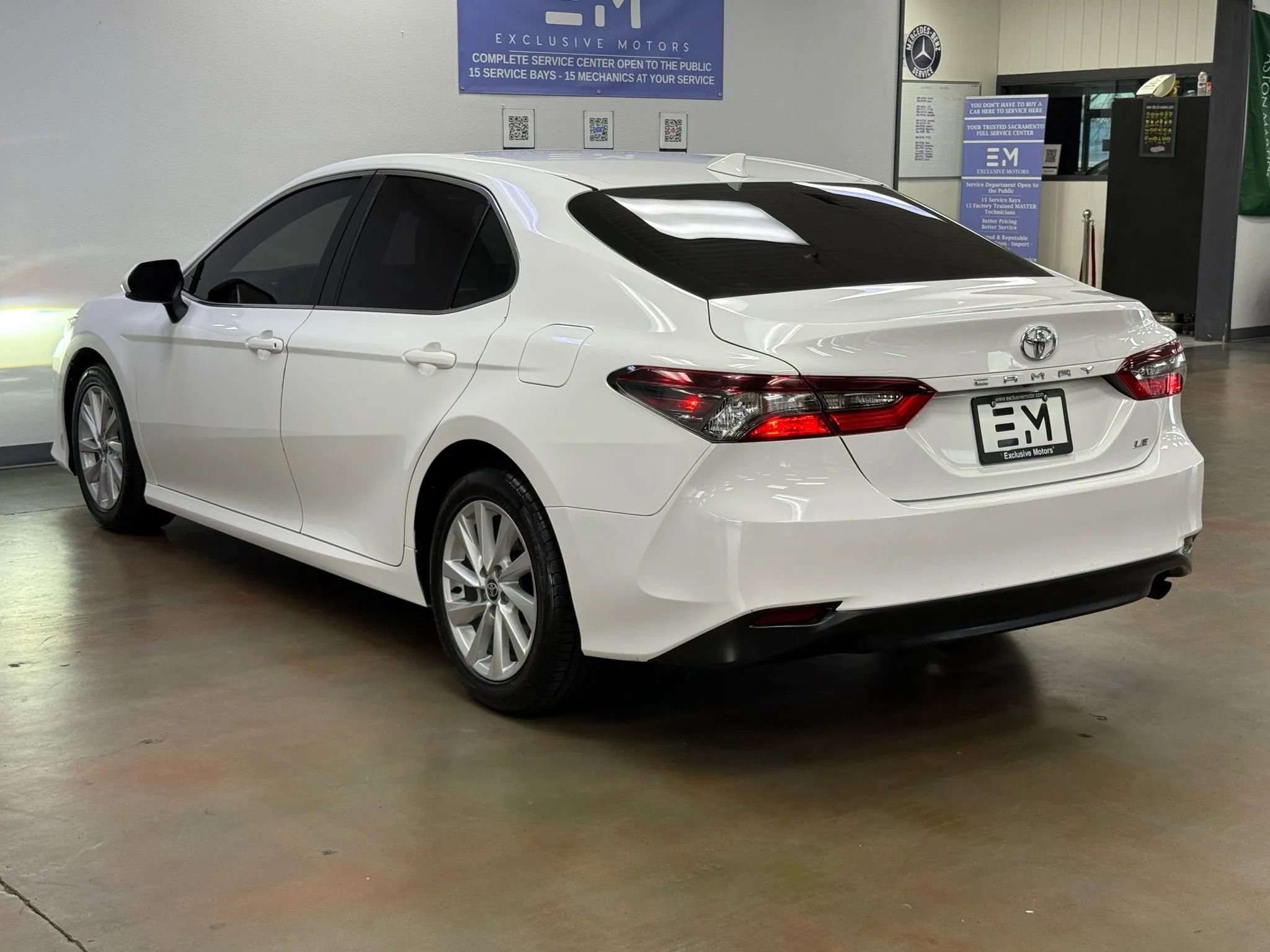 Used 2022 Toyota Camry LE image 5