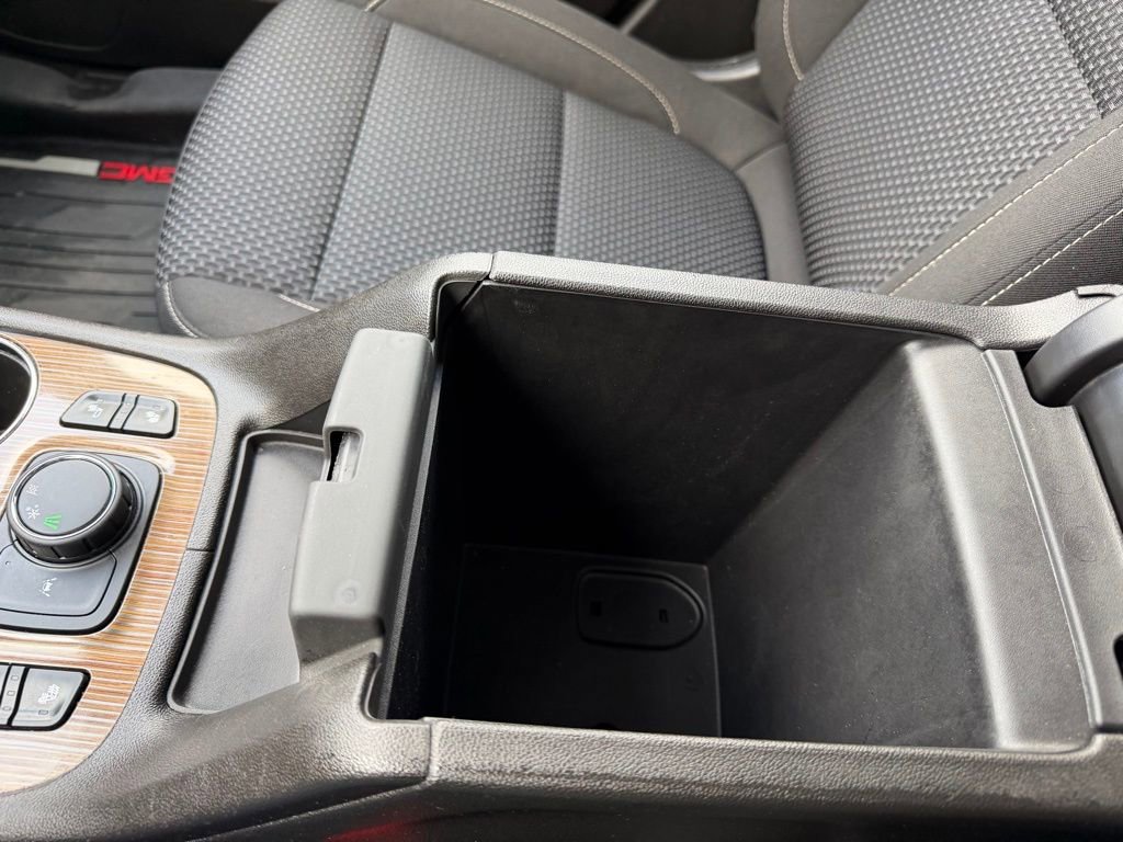 Certified 2023 GMC Acadia SLE w/ Driver Convenience Package FWD image 31