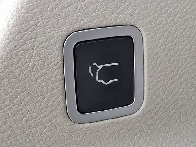 Used 2018 Chrysler Pacifica Touring-L image 31