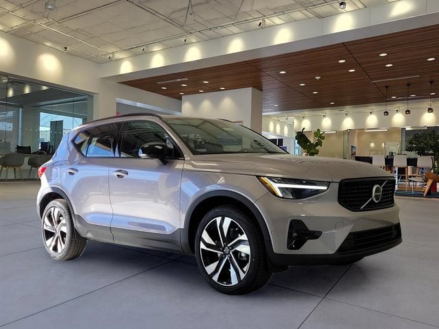 New 2026 Volvo XC40 B4 Plus w/ Climate Package FWD image 5