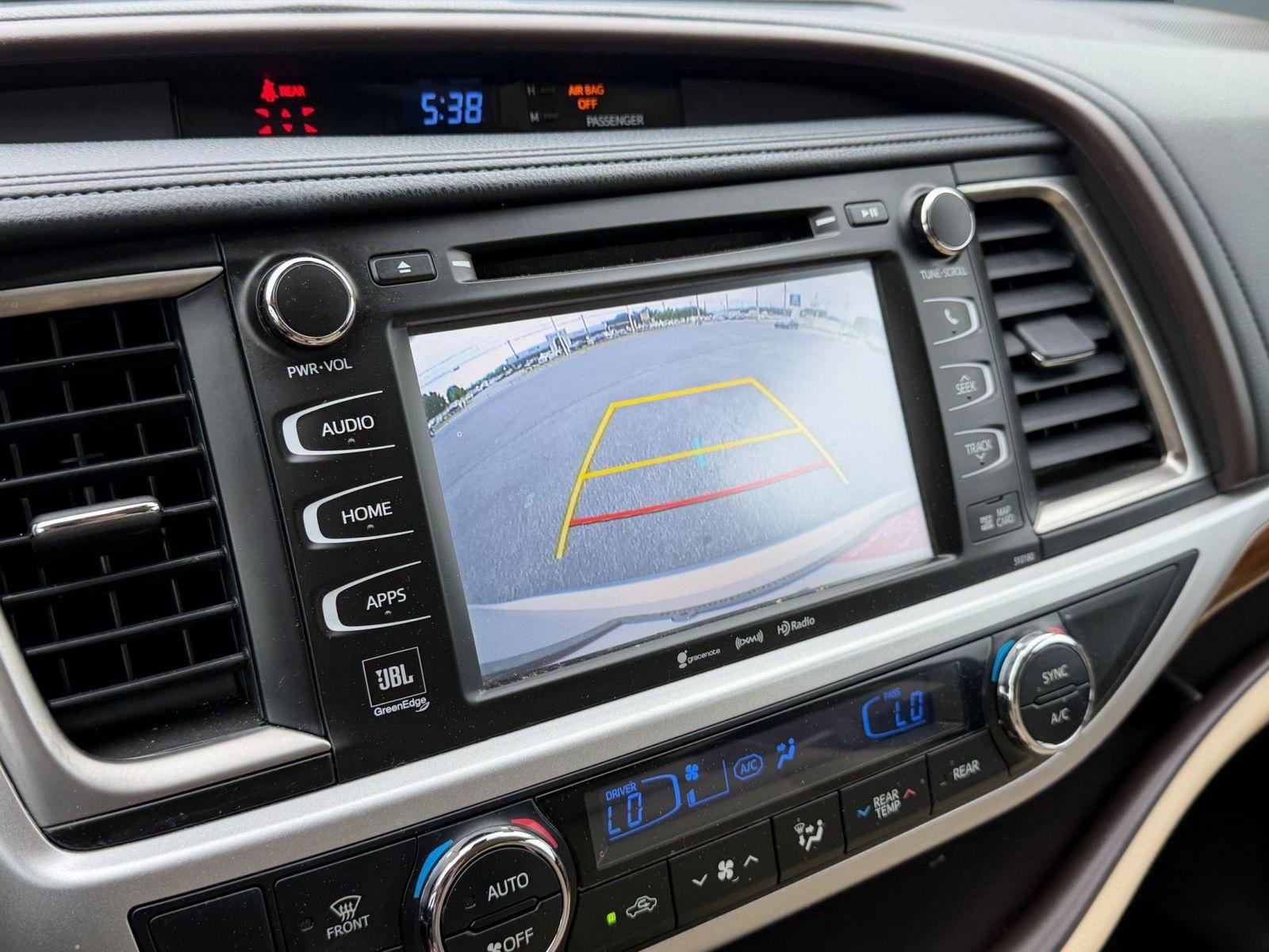 Used 2018 Toyota Highlander Limited AWD/4WD image 29
