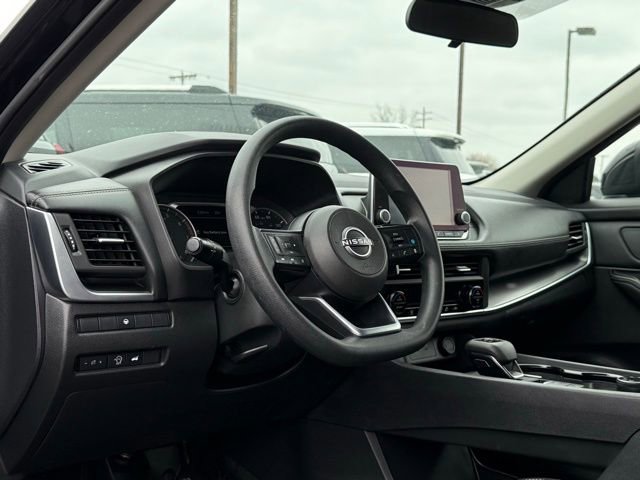 Used 2024 Nissan Rogue SV image 10