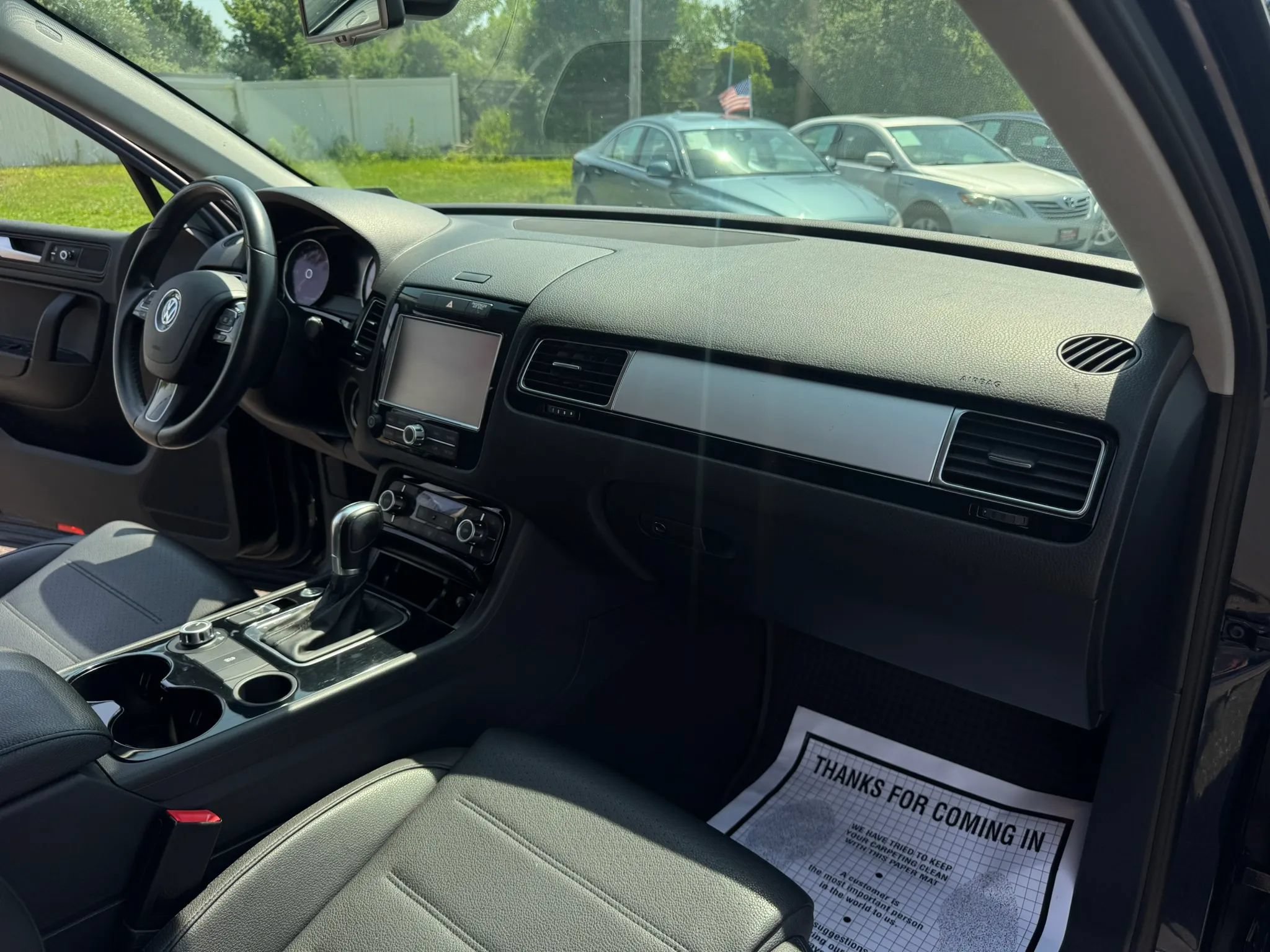 Used 2014 Volkswagen Touareg Sport AWD/4WD image 24