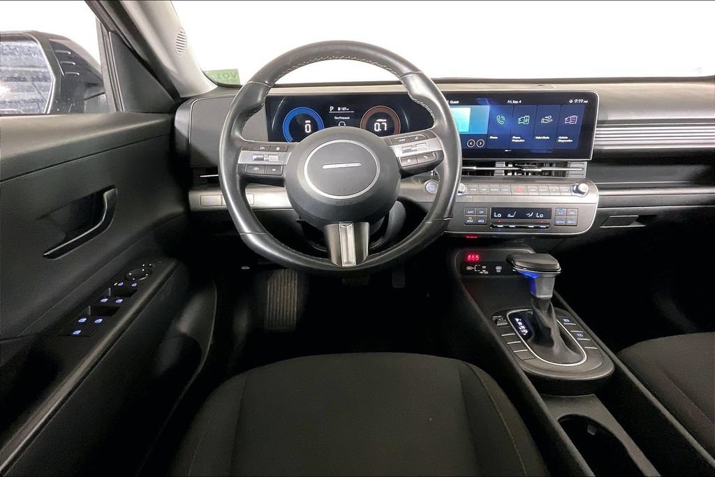 Used 2025 Hyundai Kona SEL FWD image 4