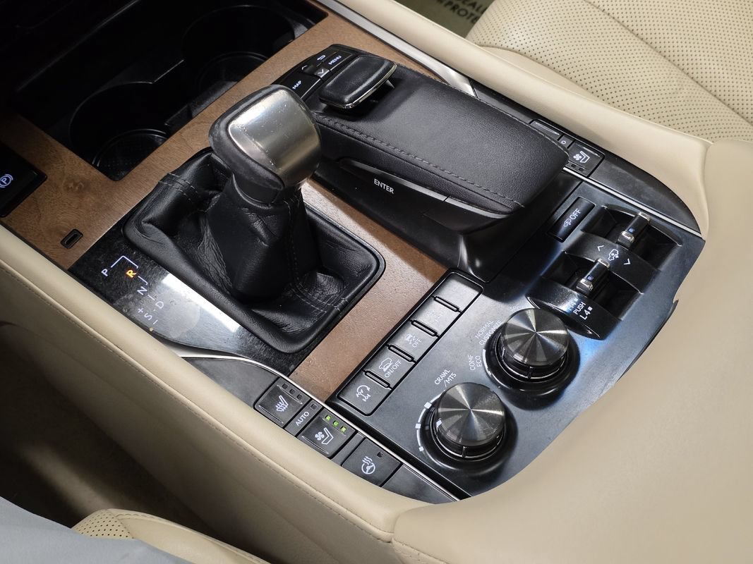 Used 2017 Lexus LX 570 4WD w/ Luxury Package image 39