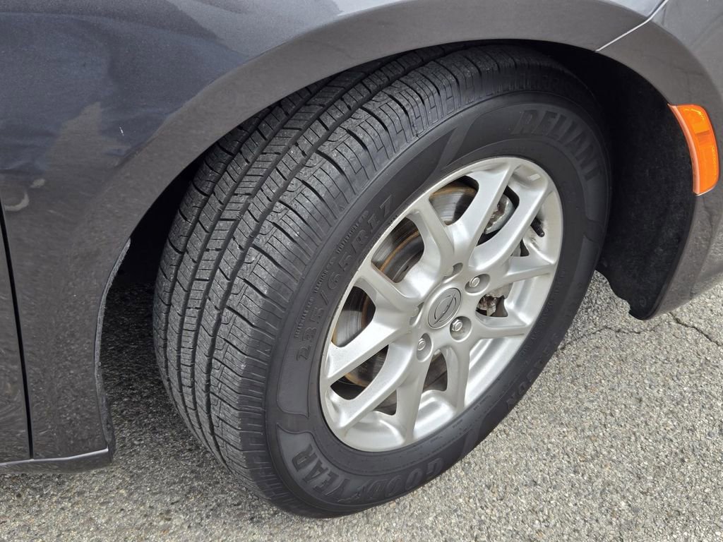 Used 2023 Chrysler Pacifica Touring-L image 6