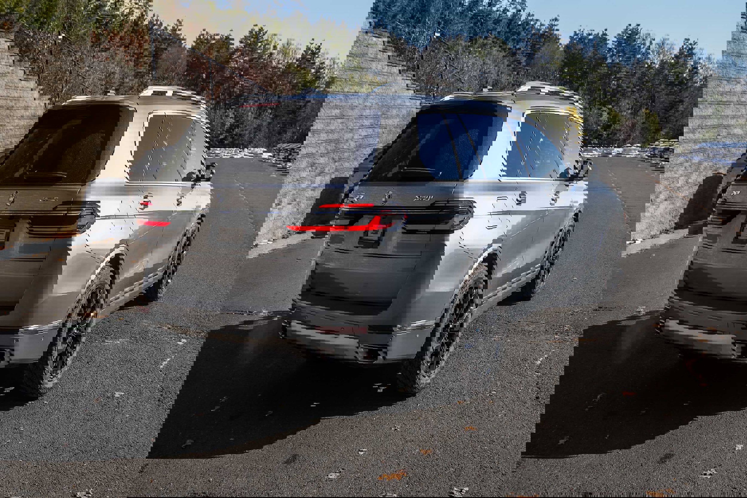 Used 2024 BMW X7 xDrive40i w/ Premium Package image 4