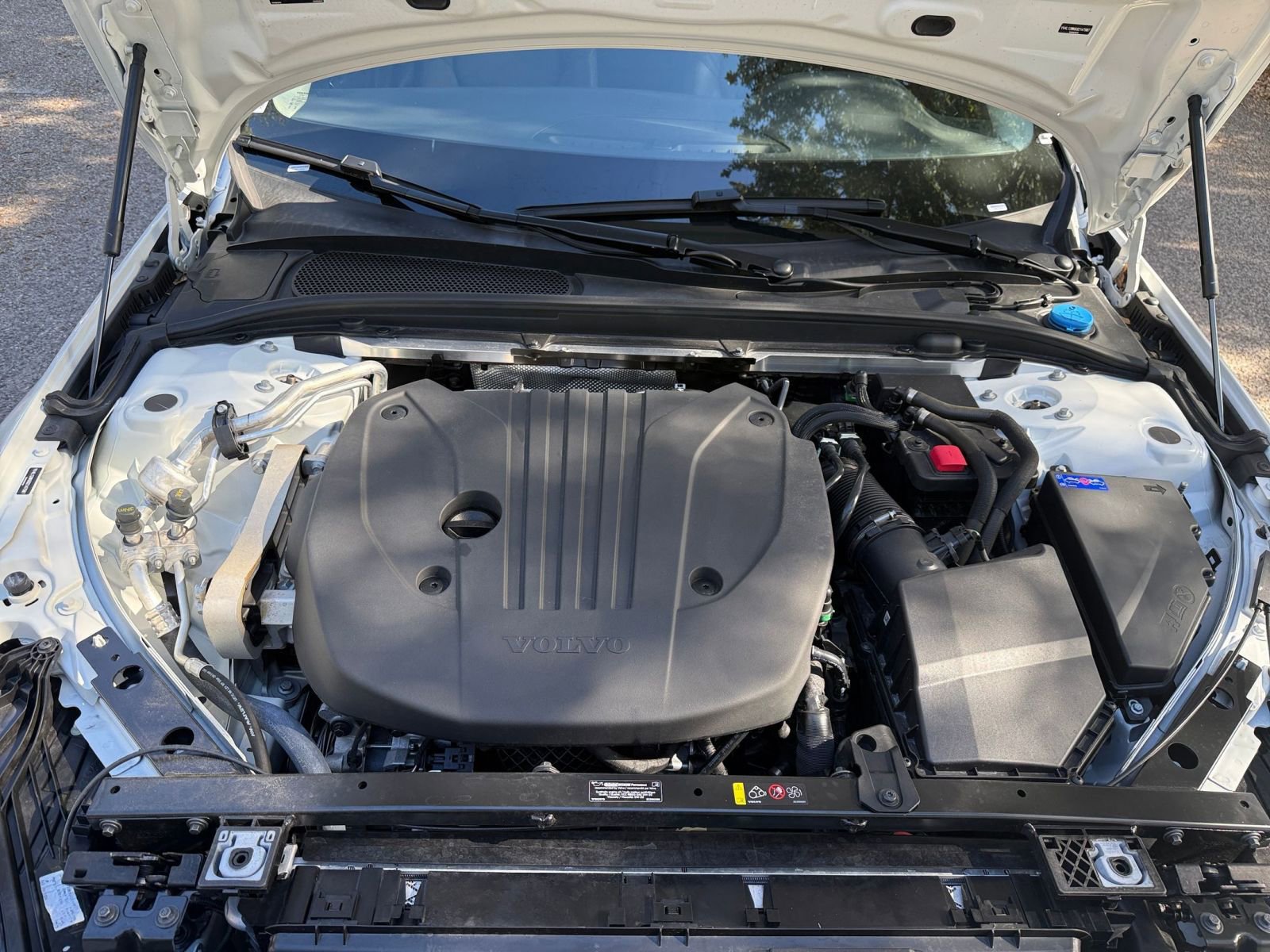 Used 2025 Volvo V60 B5 Cross Country Plus image 27