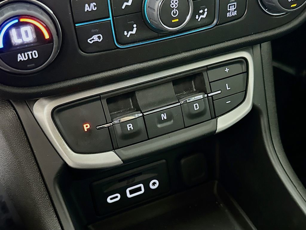 Used 2023 GMC Terrain SLT w/ Tech Package FWD image 32