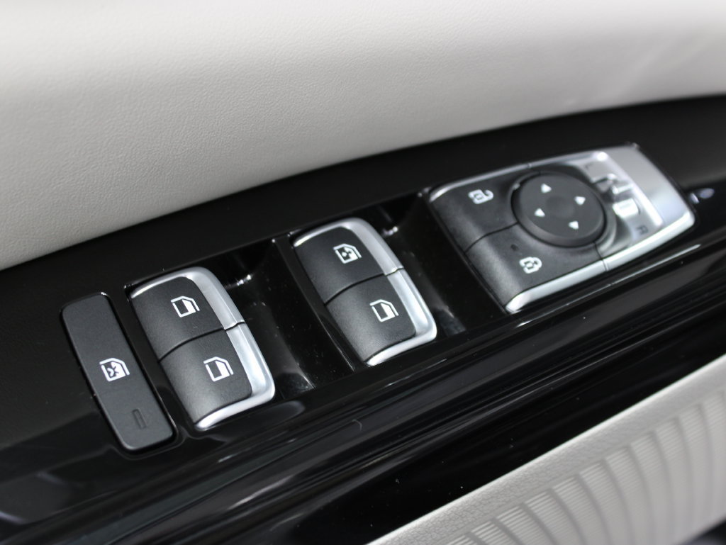 Used 2023 Kia Carnival EX FWD image 58