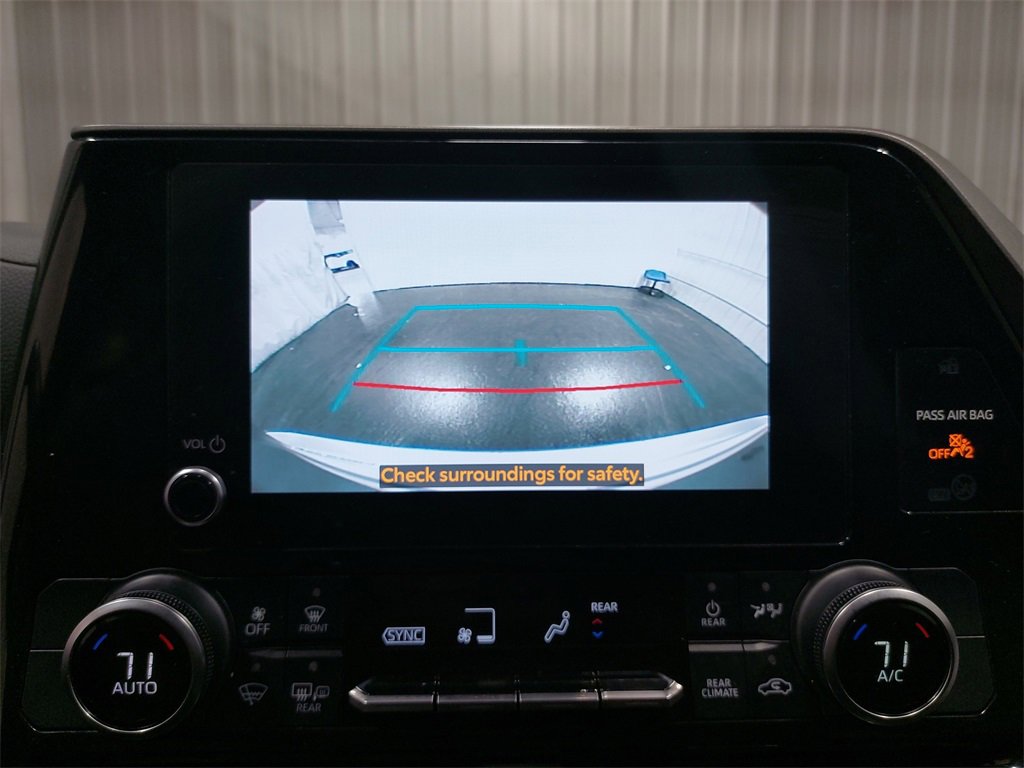 Used 2024 Toyota Highlander LE image 27