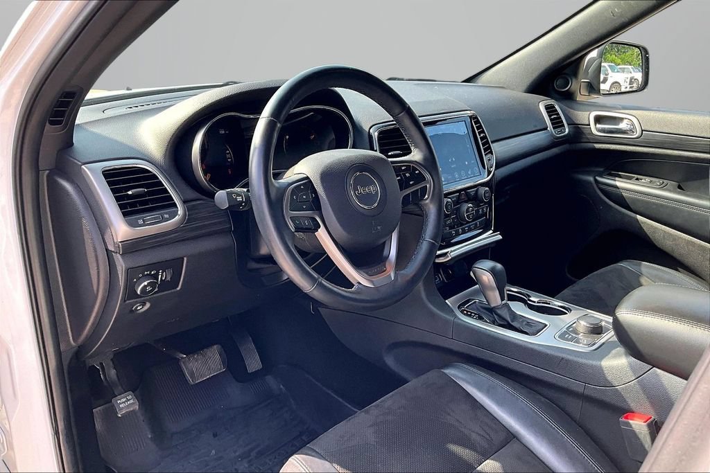 Used 2019 Jeep Grand Cherokee Altitude AWD/4WD image 17