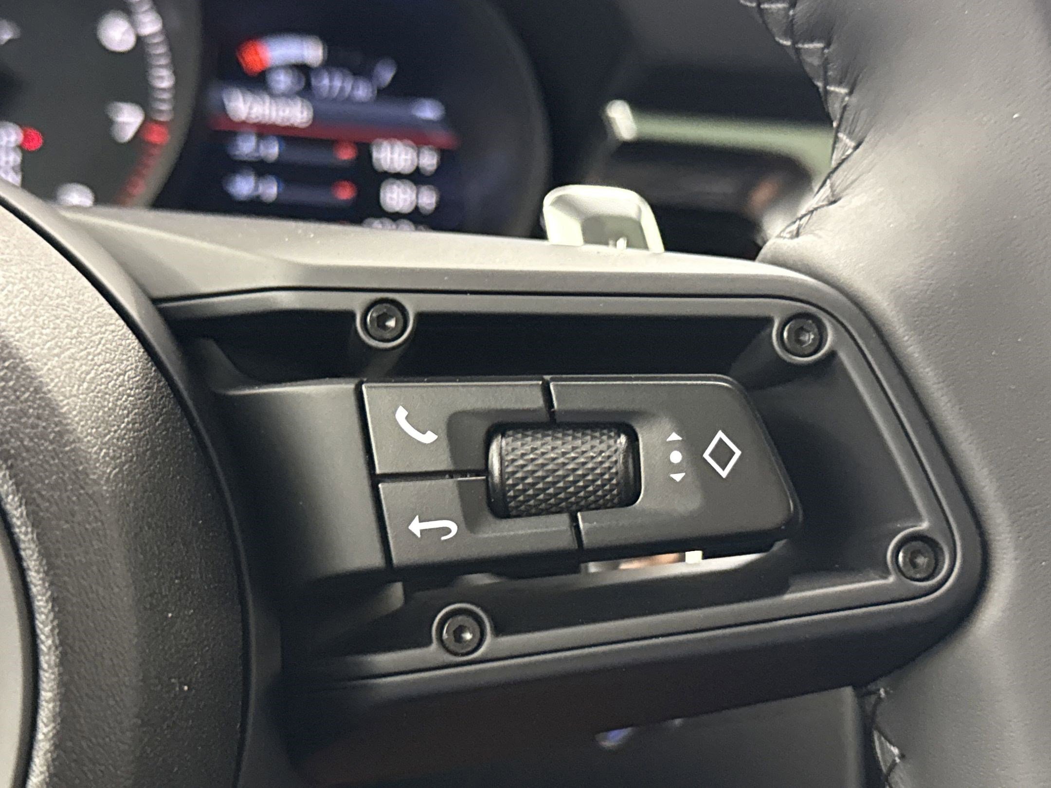 Used 2025 Porsche Macan Turbo image 17