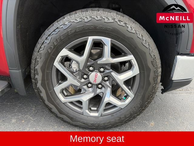 Used 2024 GMC Sierra 1500 SLT w/ SLT Premium Plus Package AWD/4WD image 11