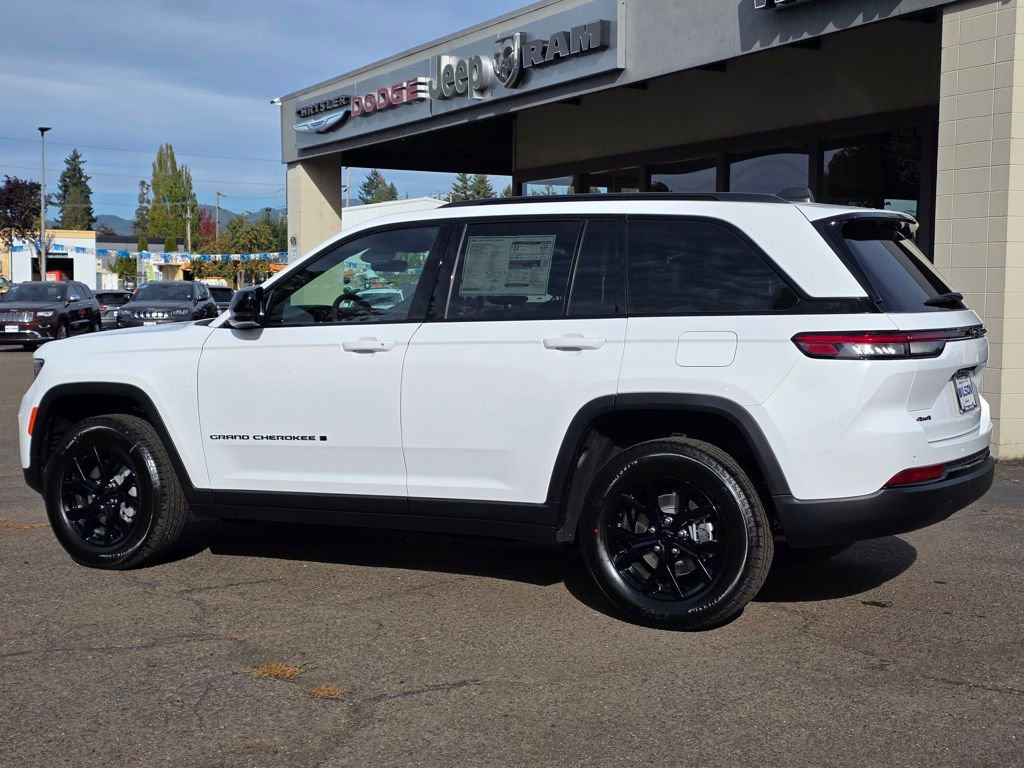 New 2025 Jeep Grand Cherokee Altitude AWD/4WD image 33