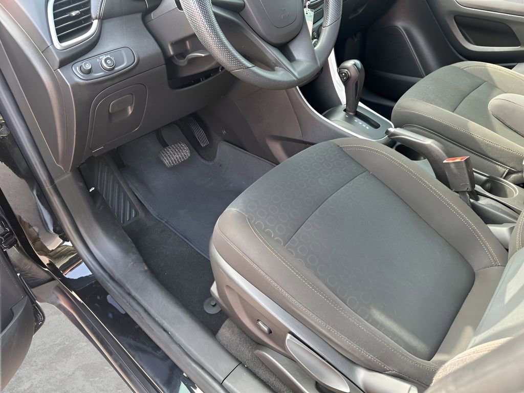 Used 2020 Chevrolet Trax LS w/ Tint and Cruise Package image 26