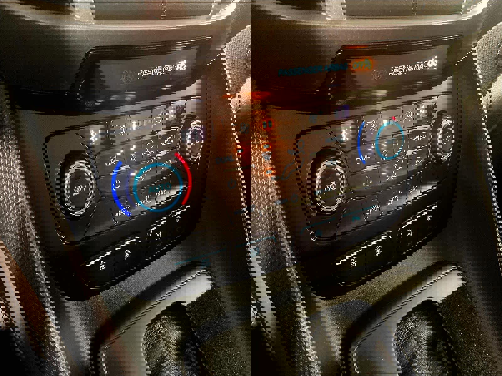 Used 2020 Ford Transit Connect XL image 25