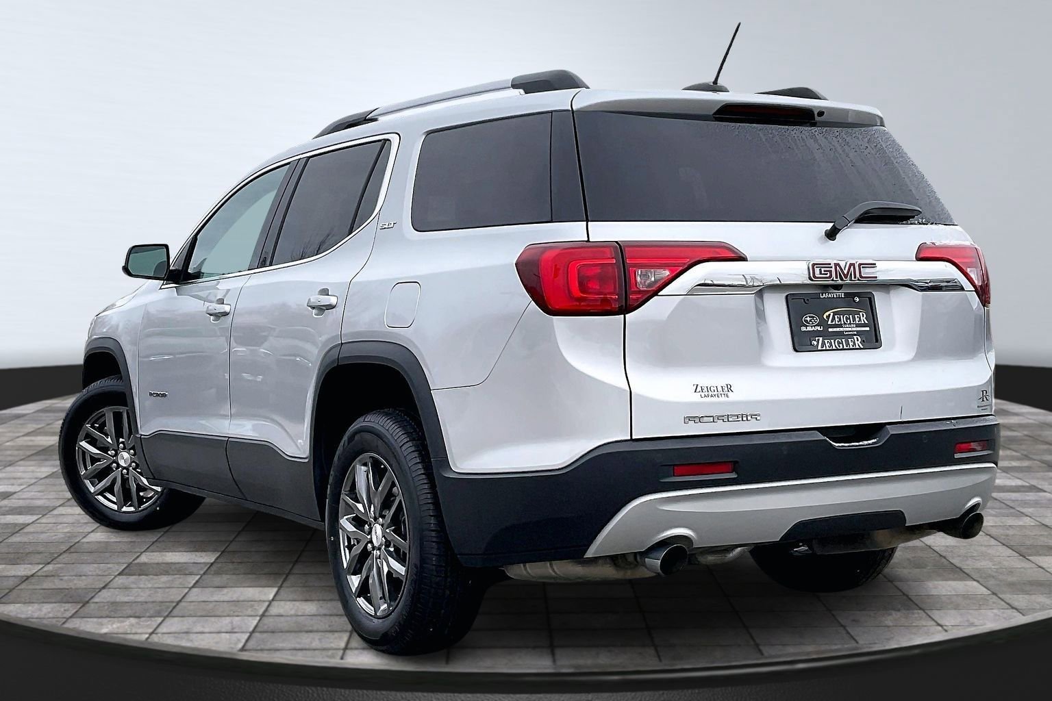 Used 2017 GMC Acadia SLT image 11