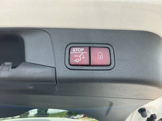 New 2025 Mercedes-Benz GLB 250 image 17