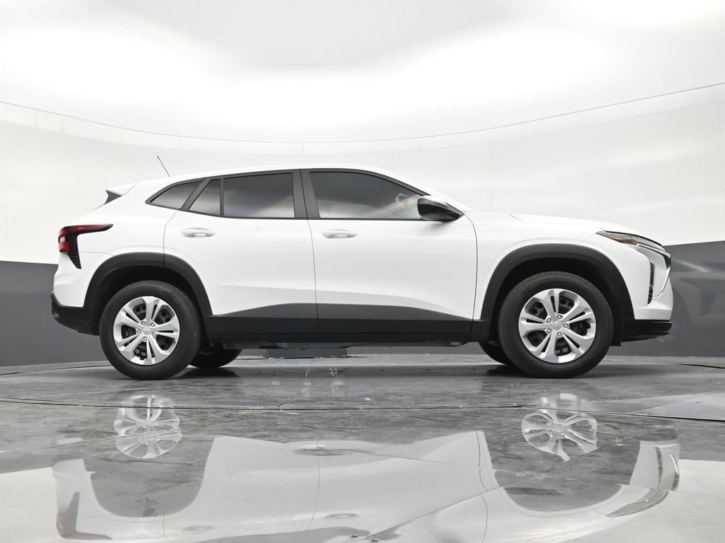 Used 2026 Chevrolet Trax LS FWD image 25