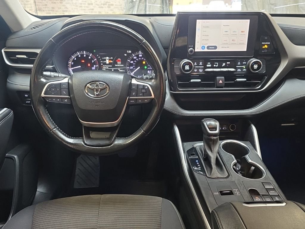 Used 2023 Toyota Highlander LE image 16