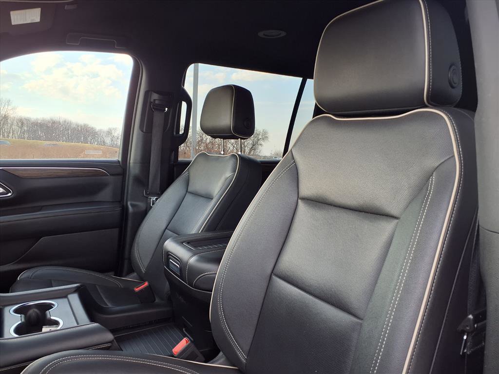 Used 2023 Chevrolet Suburban Premier image 29