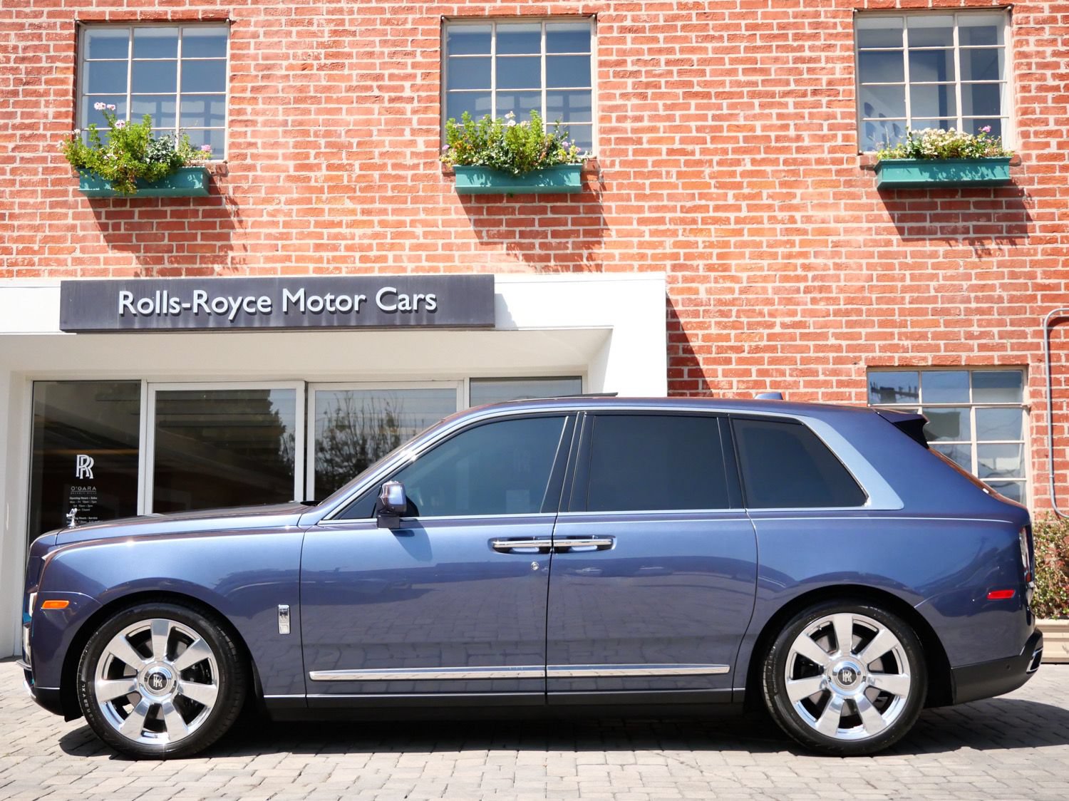 Certified 2023 Rolls-Royce Cullinan w/ Cullinan Package AWD/4WD image 3