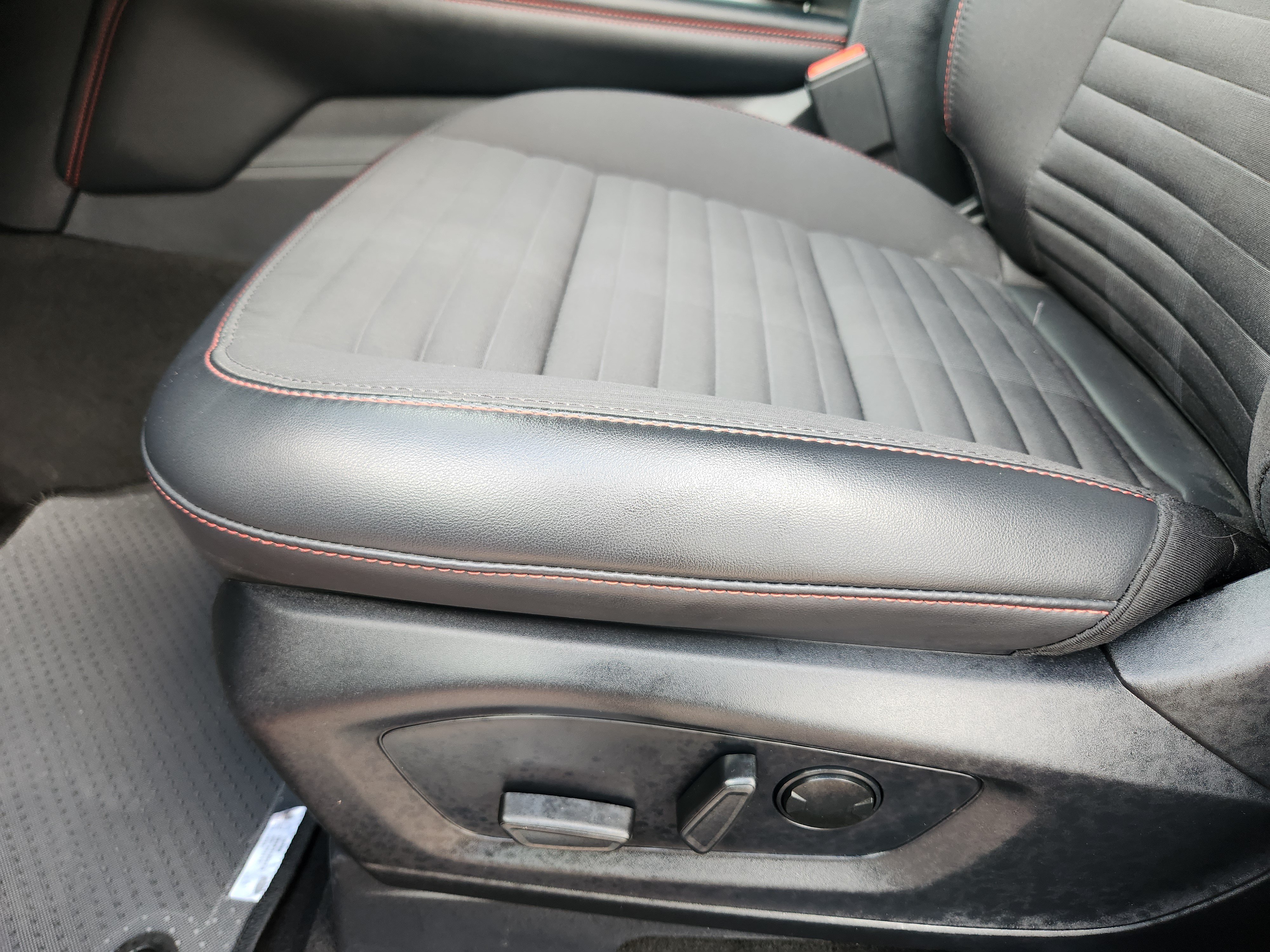 Used 2026 Ford Explorer ST-Line w/ ST-Line Street Pack RWD image 18