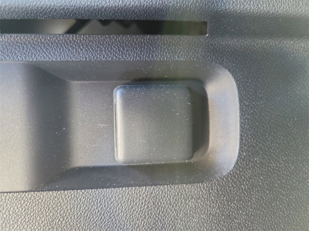 Used 2022 Buick Envision Avenir w/ Technology Package II image 9