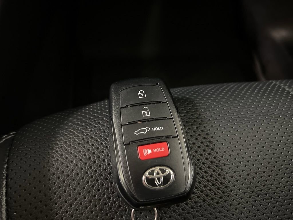 Used 2024 Toyota Highlander Platinum image 38
