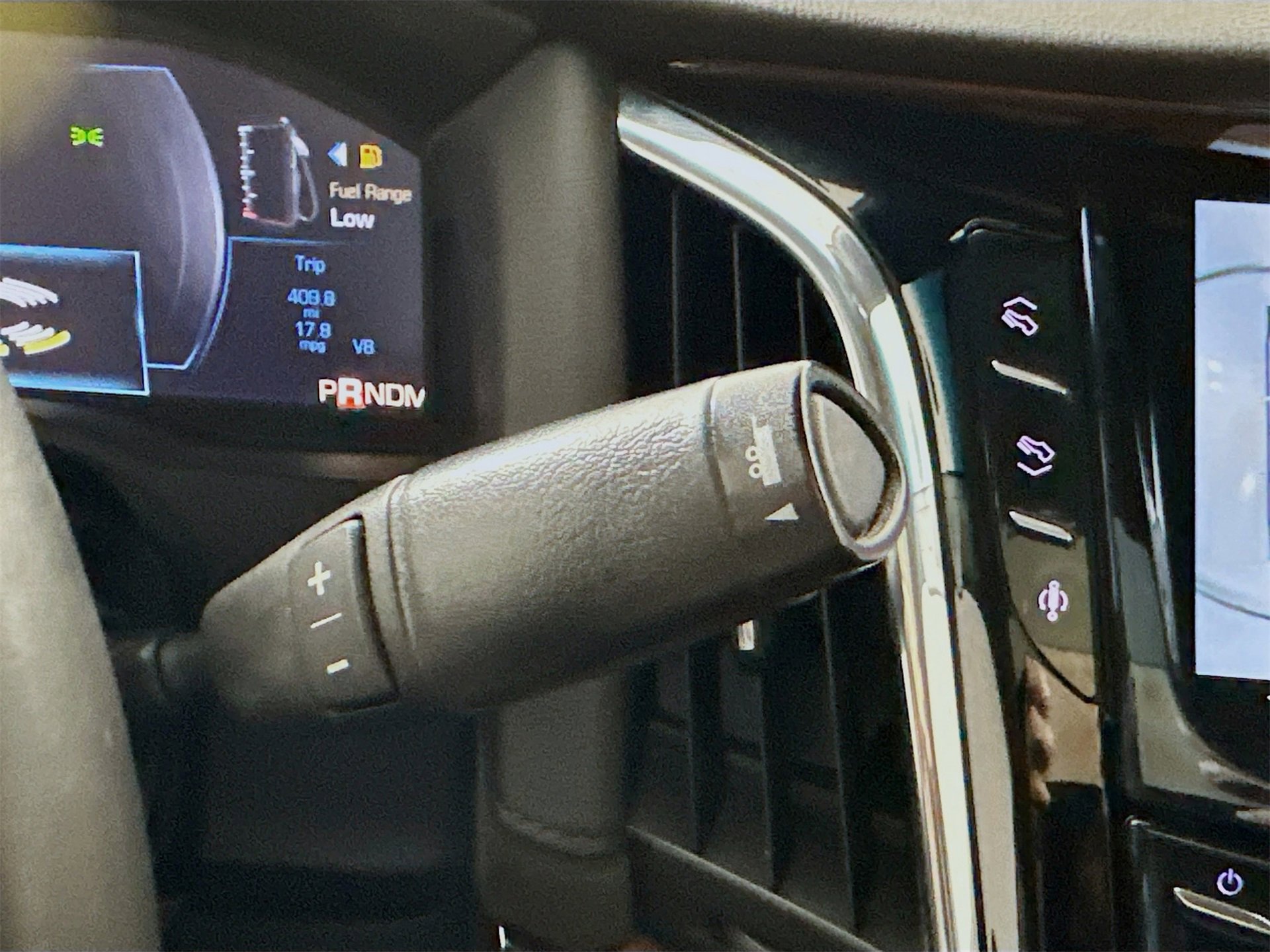 Used 2015 Cadillac Escalade Luxury image 18