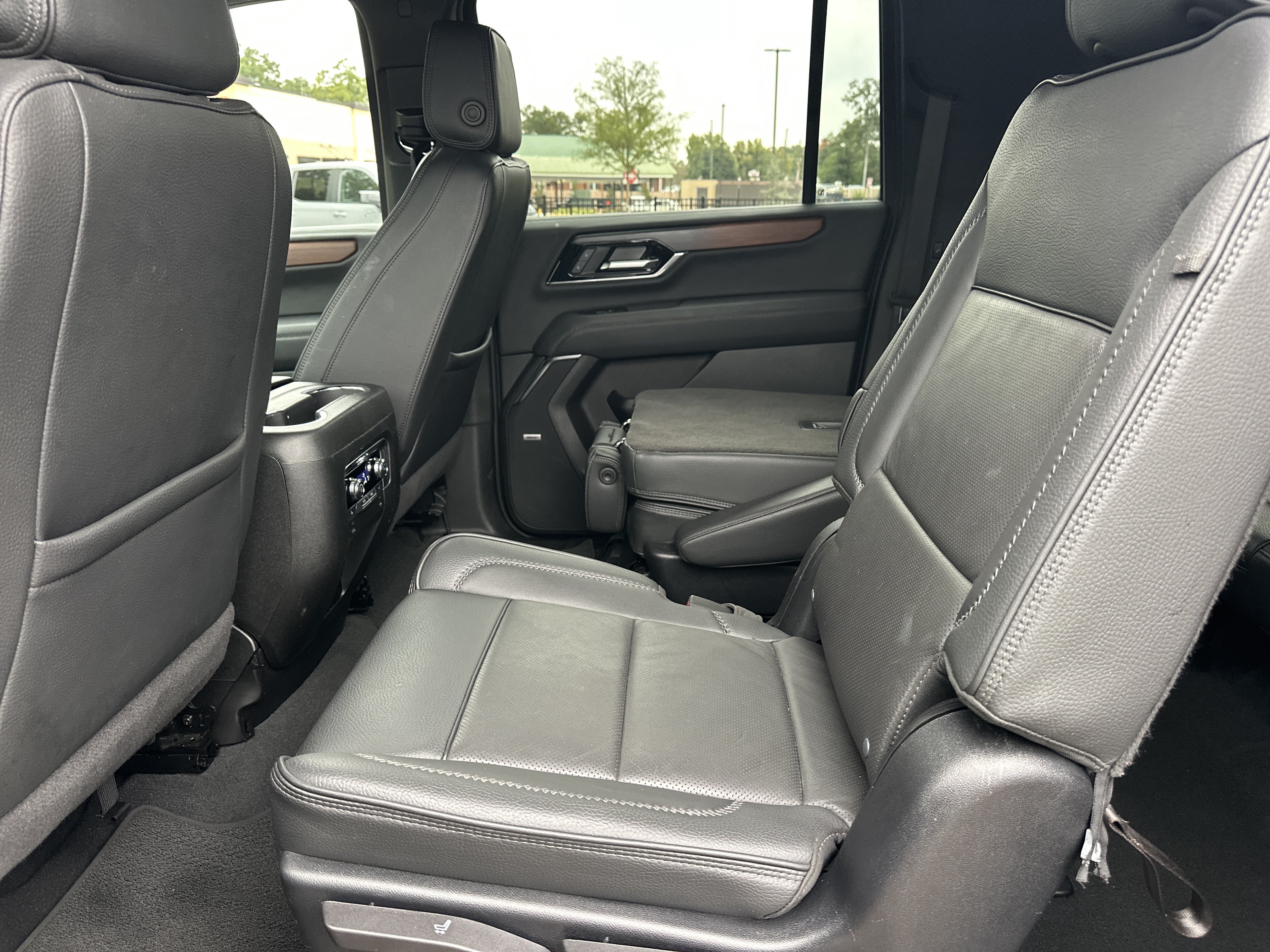 Used 2025 GMC Yukon XL Denali RWD image 20