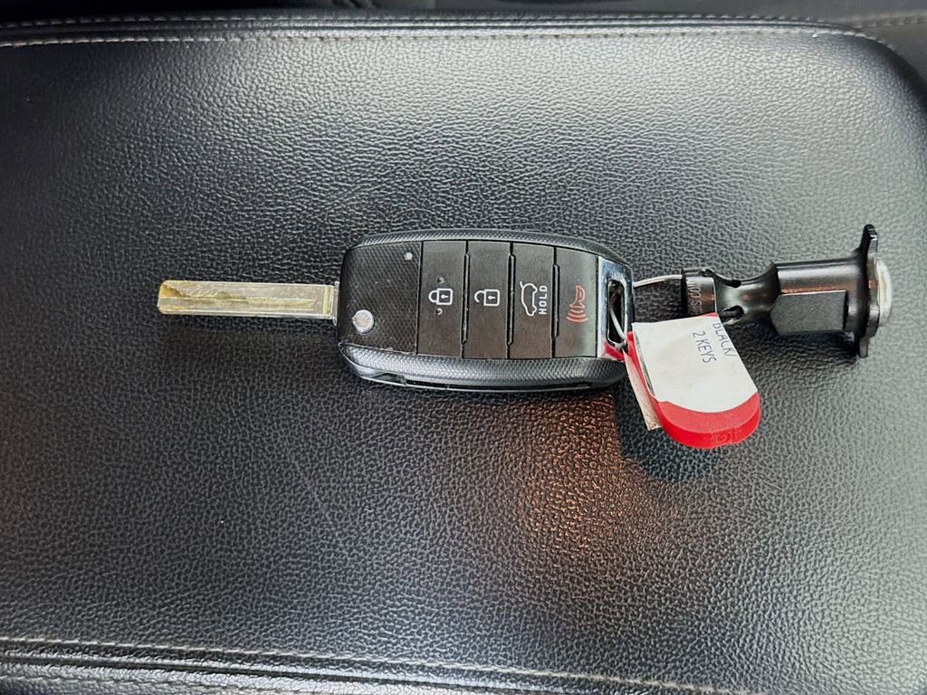 Used 2016 Kia Sorento LX w/ LX Convenience Package image 37