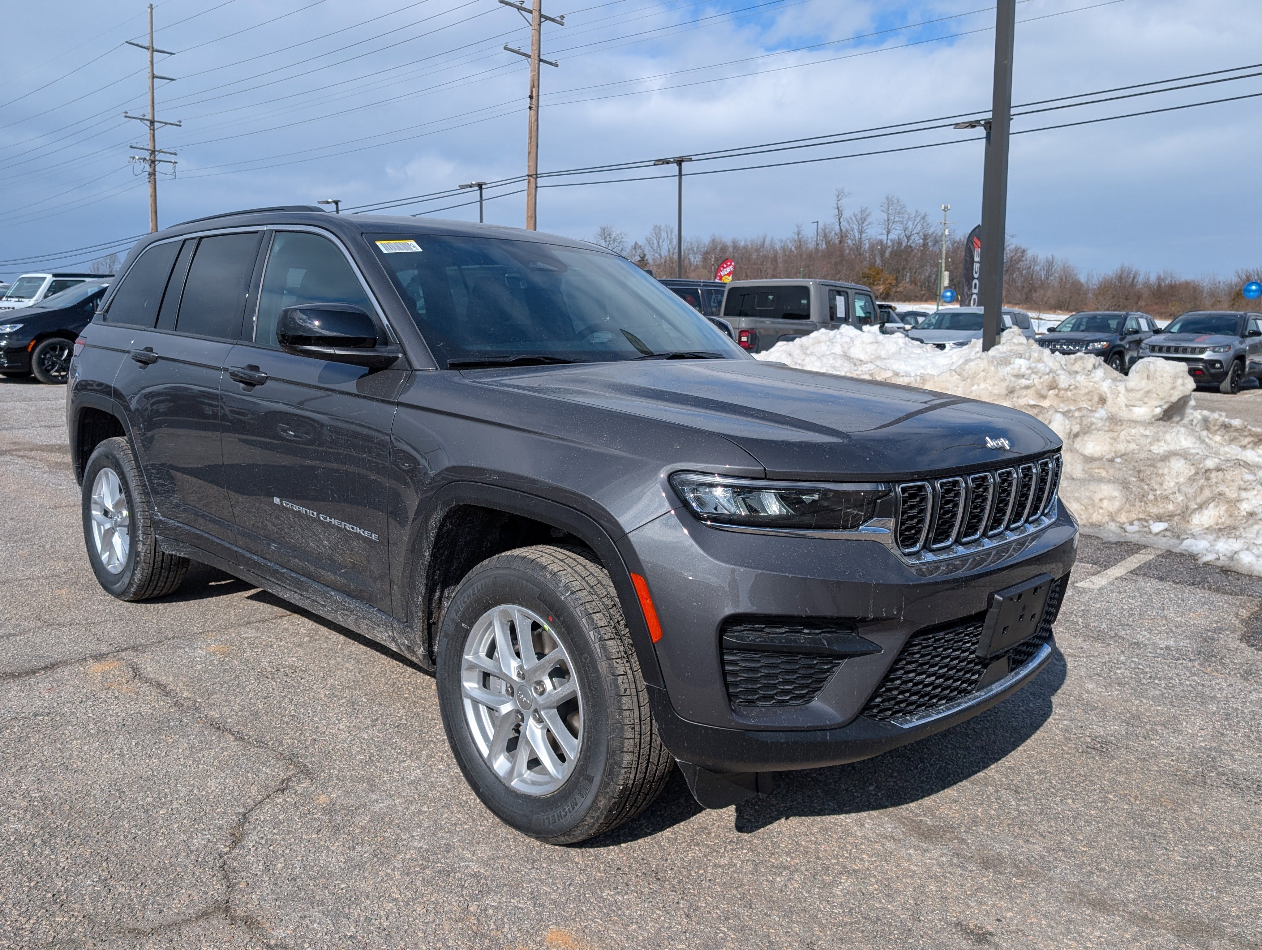 New 2026 Jeep Grand Cherokee Laredo image 4