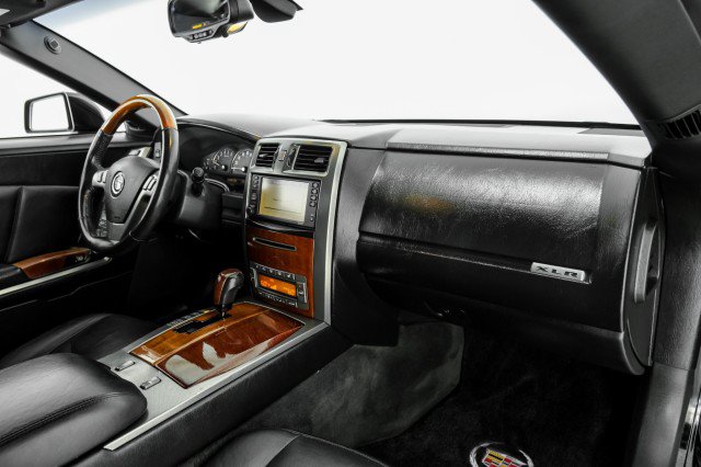 Used 2006 Cadillac XLR RWD image 10