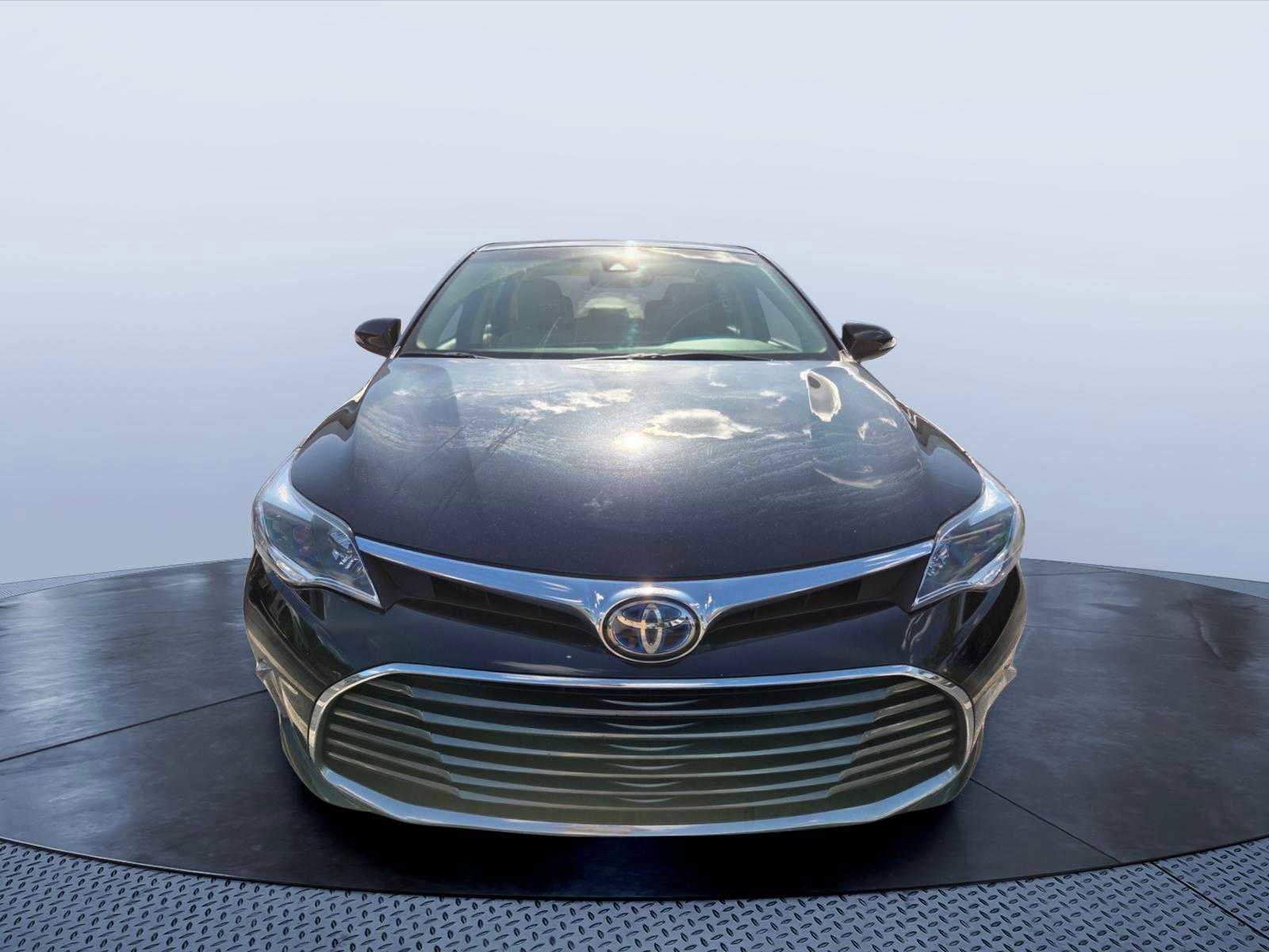Used 2018 Toyota Avalon XLE Premium FWD image 2