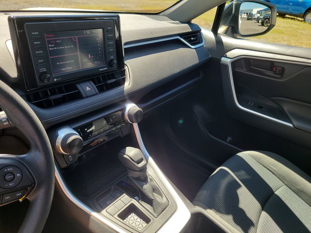 Used 2022 Toyota RAV4 LE image 18