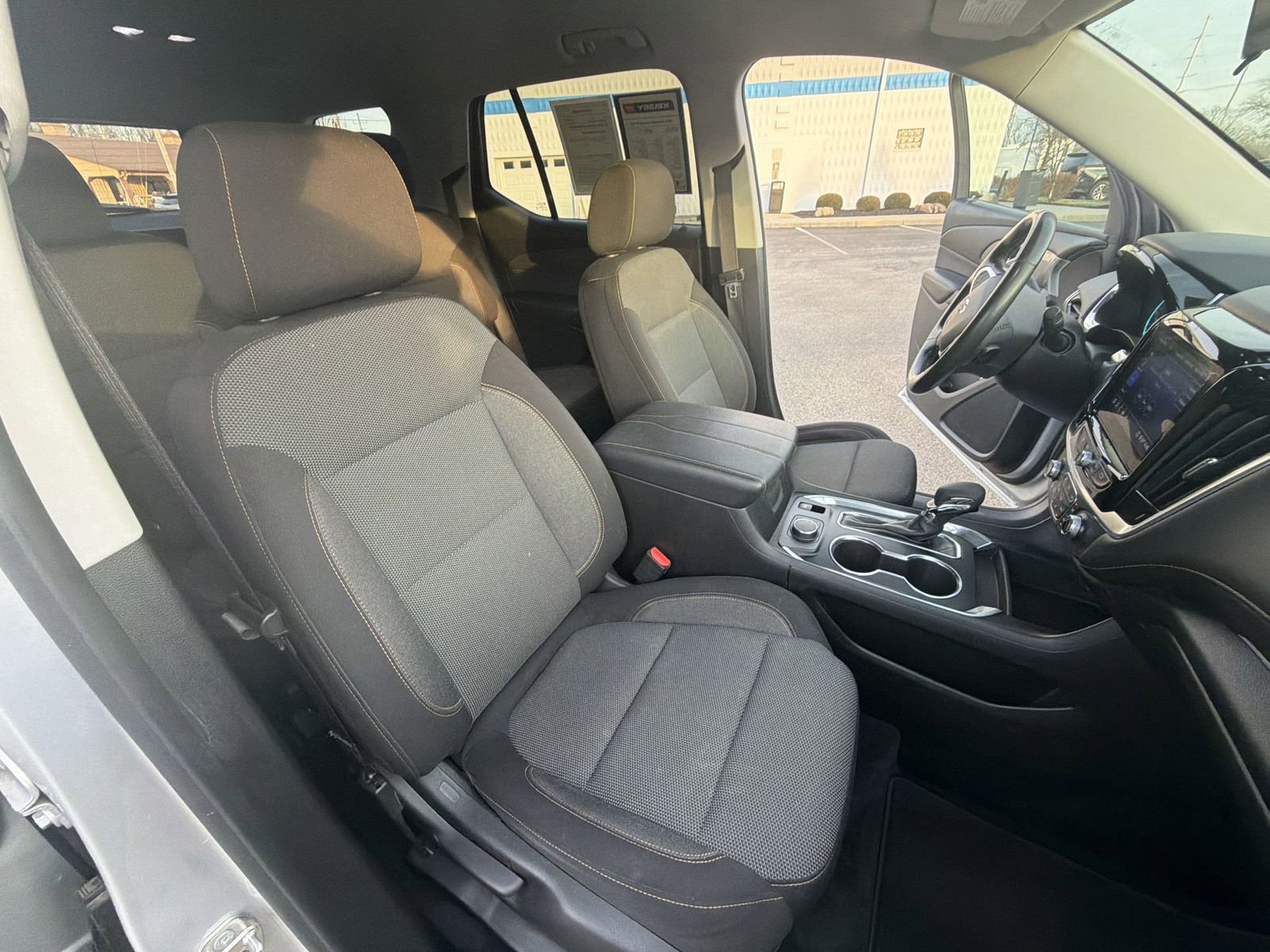 Used 2021 Chevrolet Traverse LT image 25