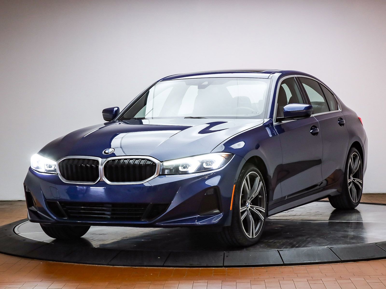 Certified 2024 BMW 330i Sedan w/ Convenience Package RWD image 1