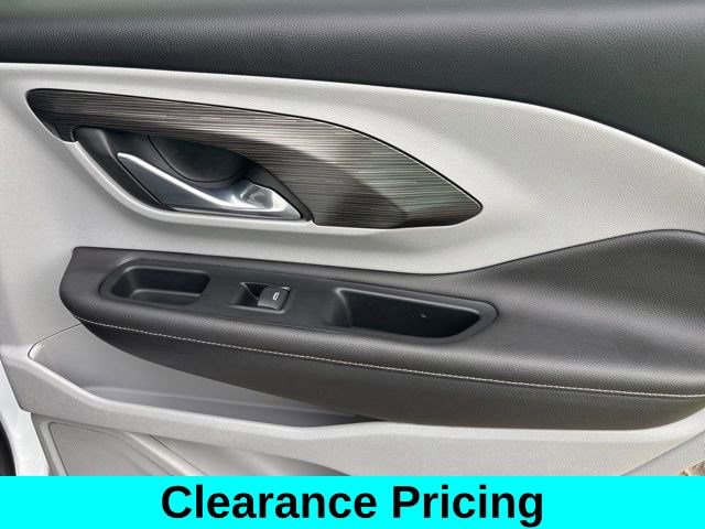 Used 2023 GMC Terrain SLE w/ Driver Convenience Package image 38