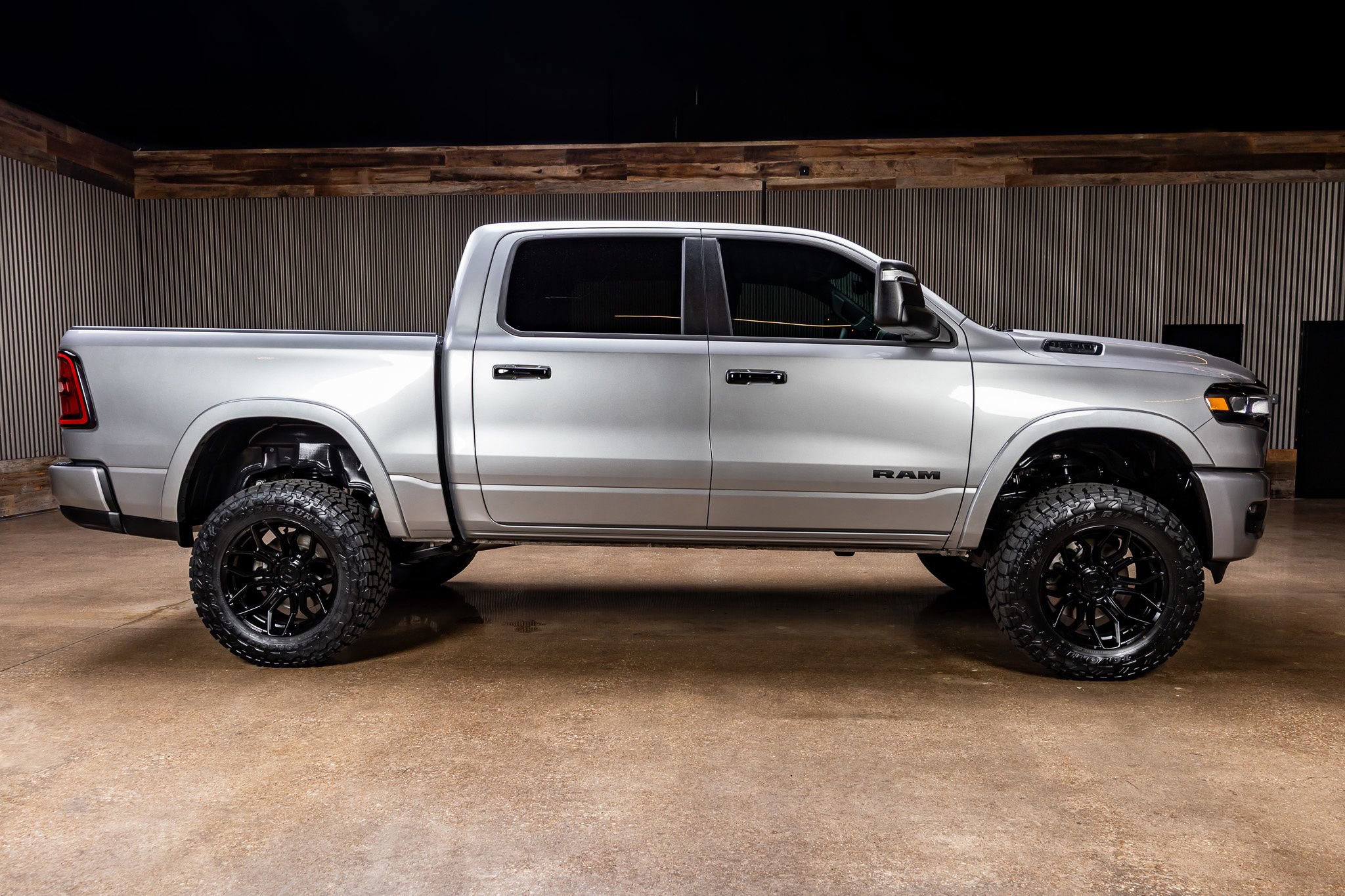 Used 2025 RAM 1500 Lone Star image 11