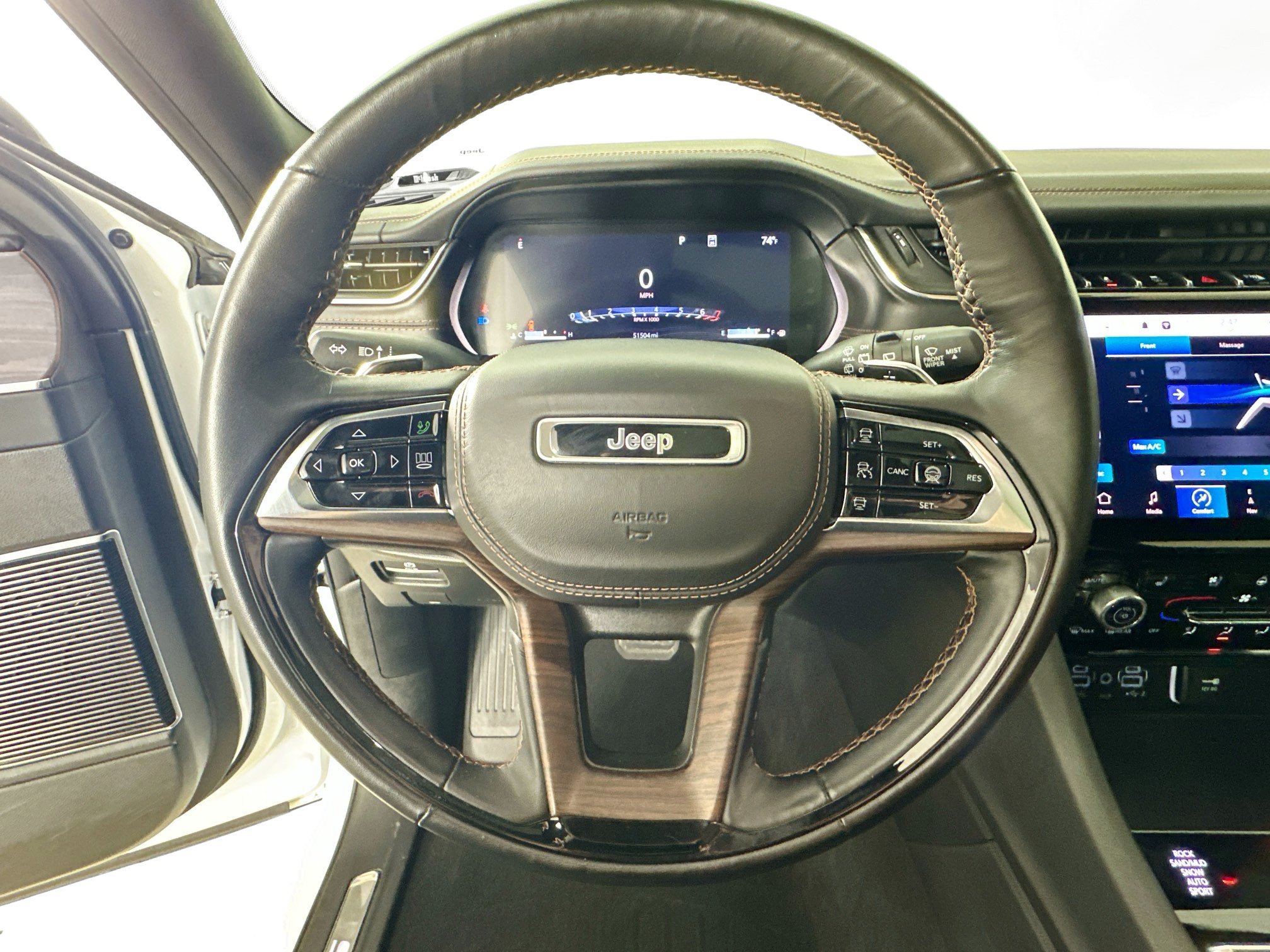 Used 2023 Jeep Grand Cherokee L Summit w/ High Altitude Package AWD/4WD image 11