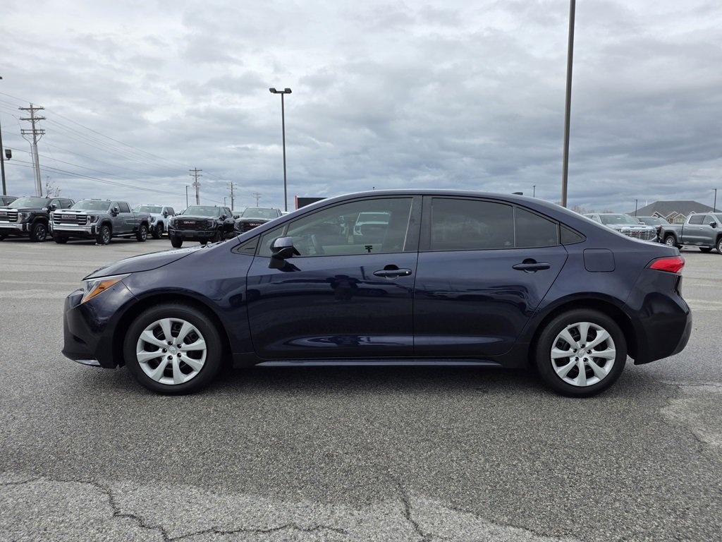 Used 2022 Toyota Corolla LE image 4