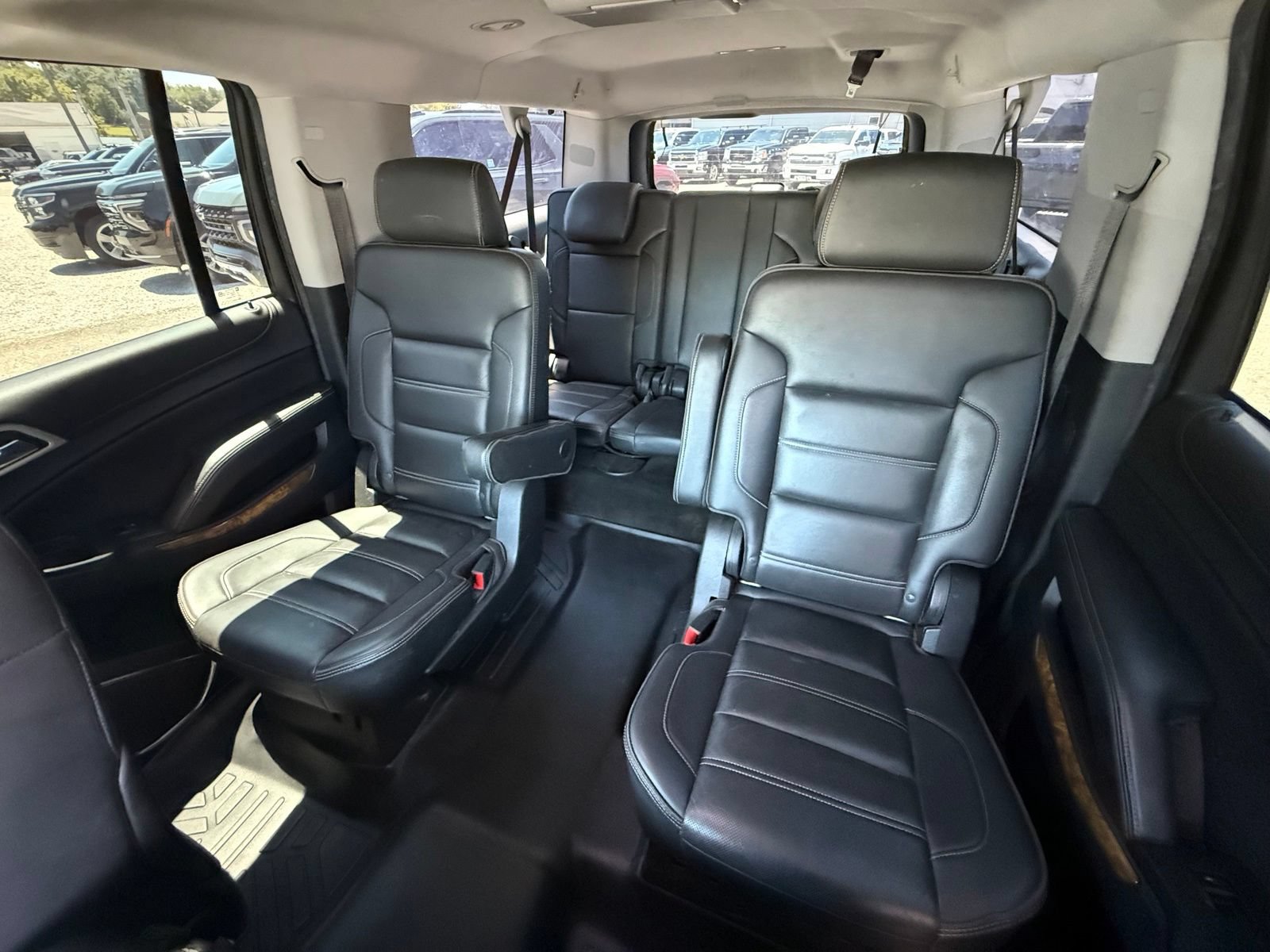 Used 2015 GMC Yukon XL Denali w/ Touring Package AWD/4WD image 21