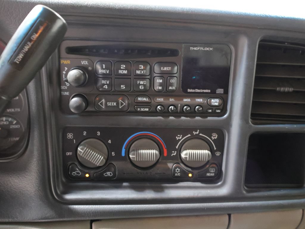 Used 2001 Chevrolet Silverado 2500 LS AWD/4WD image 19
