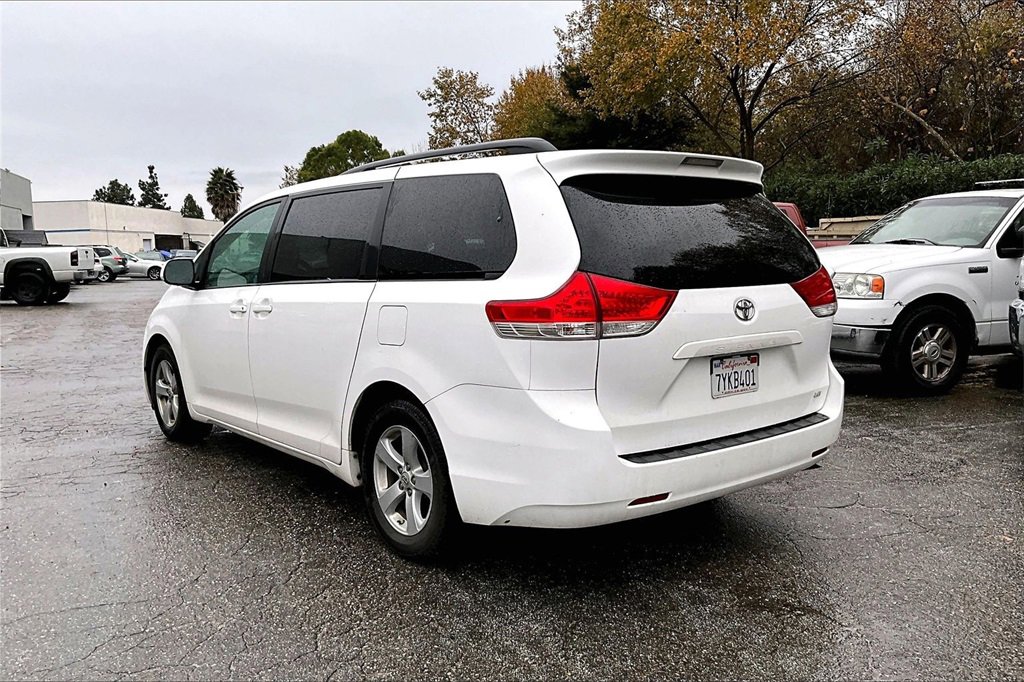 Used 2012 Toyota Sienna LE image 6