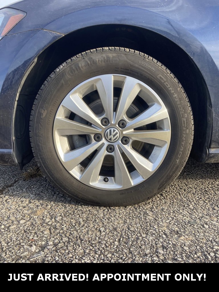 Used 2018 Volkswagen Golf SE image 9