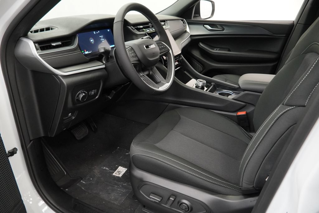New 2027 Jeep Grand Cherokee Laredo AWD/4WD image 16